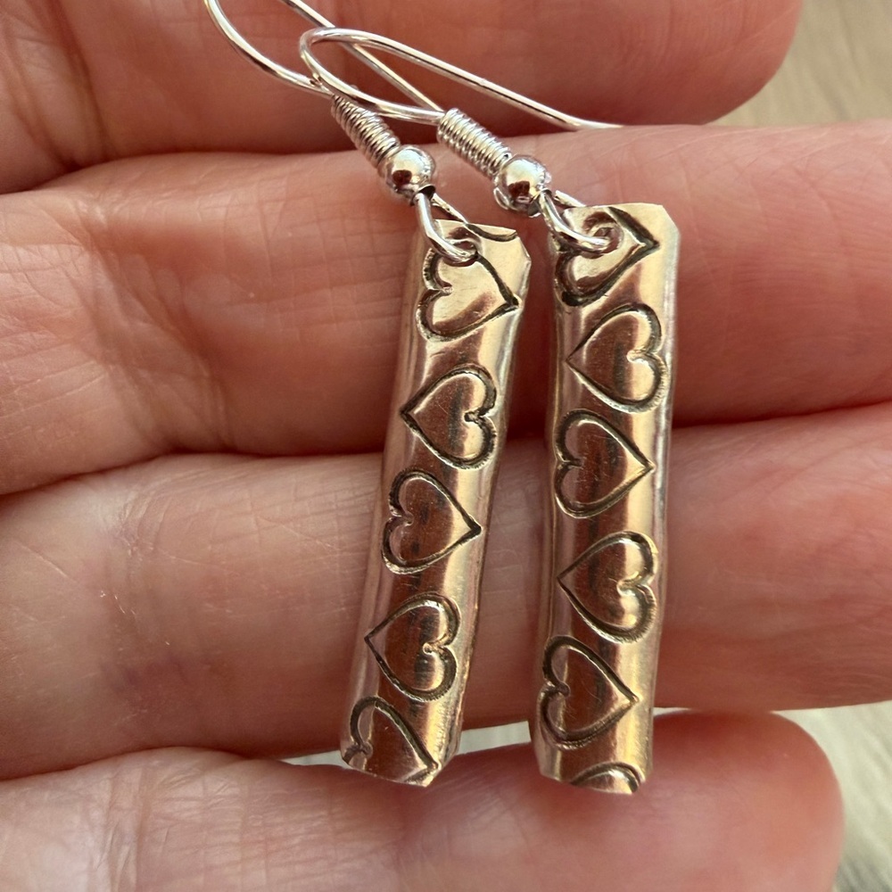 ❤️ Navajo Elaine Tahe Native American Heart Motif Bar Earrings Sterling 1.67”L - Picture 9 of 11